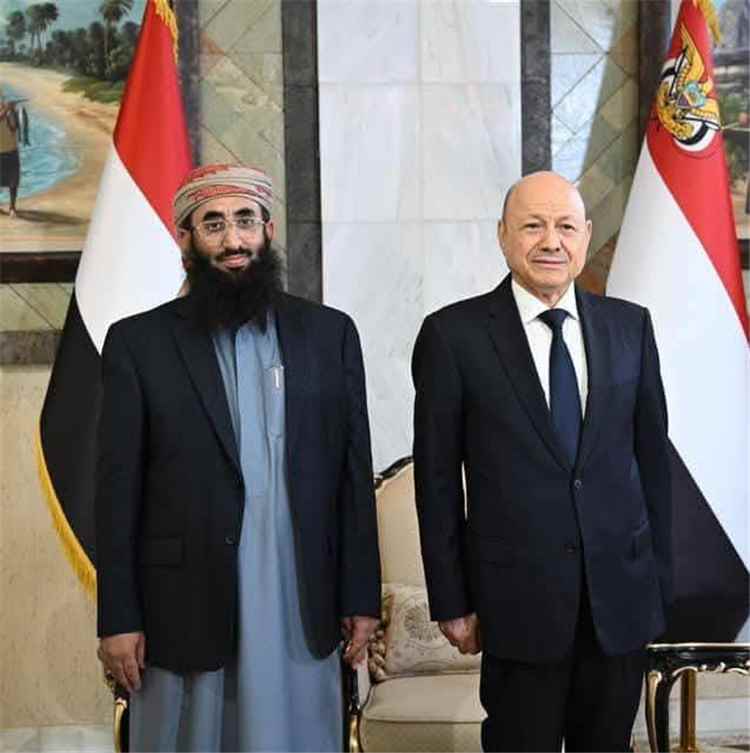 عاجل | وزارة الأوقاف والإرشاد تعلن تأييدها الكامل لخطاب رشاد العليمي وتدعو للالتفاف حول معركة استعادة الدولة