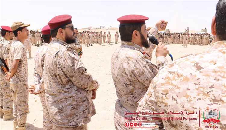 قائد الفرقة الثالثة بقوات درع الوطن يتفقد اللواءين الأول والثاني في العبر ويؤكد رفع الجاهزية القتالية