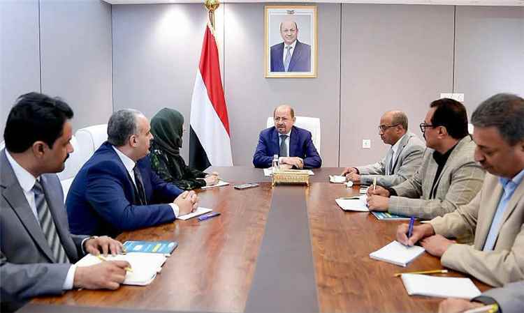 رئيس مجلس الوزراء يرأس اجتماعا للجنة العليا لتسويق النفط الخام
