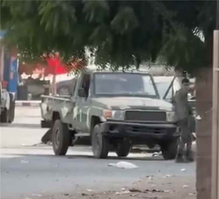 مصادر: خلاف على أرض يشعل اشتباكات مسلحة في مديرية المنصورة بعدن
