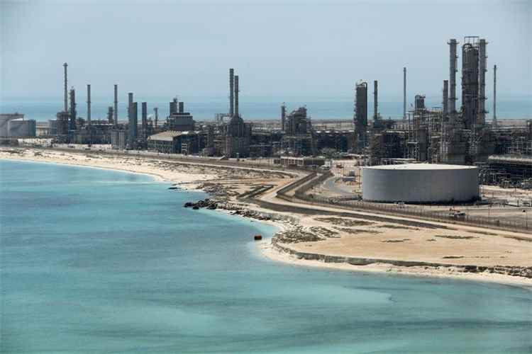 عودة نفط اليمن.. استئناف التصدير بعد 4 سنوات وخسائر 7.5 مليار دولار