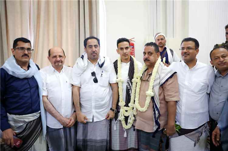 صالح العبيدي يهنئ آل الجعبي بمناسبة زفاف العريس عبدالجبار جياب الجعبي
