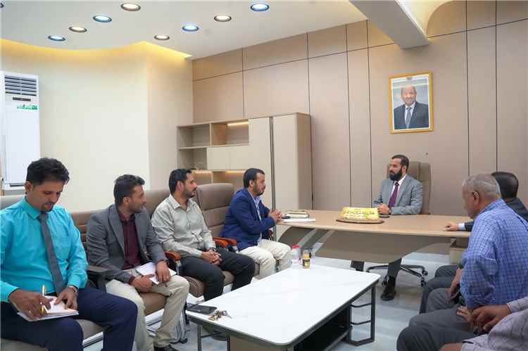 محافظ أبين يناقش مع وحدة المناخ بوزارة المياه والبيئة التغيرات المناخية في وادي بنا