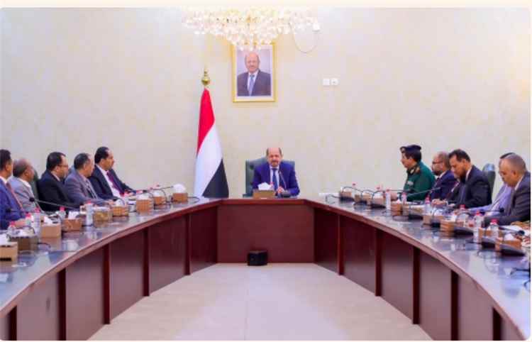 رئيس الوزراء يترأس في عدن اجتماع حكومي لمراجعة مستجدات الأوضاع وخطط الاستجابة للتعامل مع التطورات