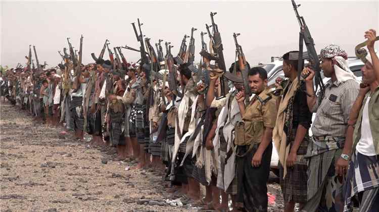 وقفة قبَلية مسلحة في موزع: الحسم العسكري هو الحل لاستعادة الدولة وتحقيق السلام العادل والشامل