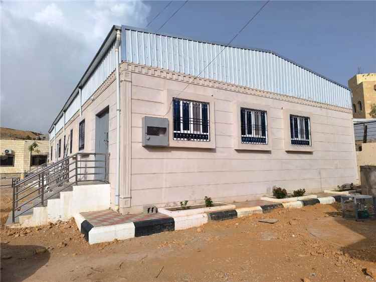 استلام مبنى مركز الإصدار الآلي لفرع مصلحة الأحوال المدنية بشبوة بتمويل من السلطة المحلية