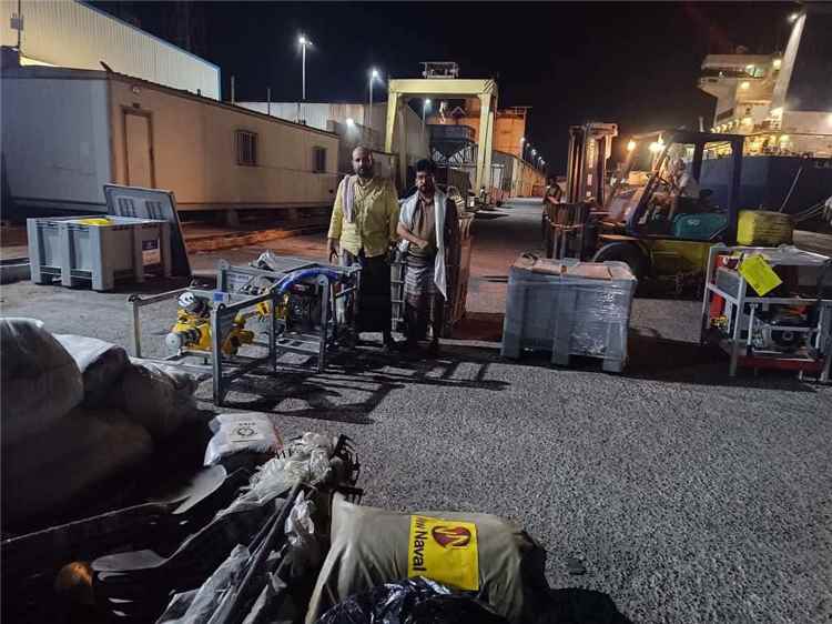 فرع الهيئة العامة للشئون البحرية بالمكلا يتسلّم تجهيزات حديثة لتعزيز الاستجابة لحوادث التلوث البحري