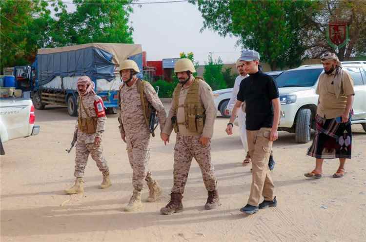 القائد العام لقوات دفاع شبوة يتفقد مستشفيات عين وحريب وعسيلان ويؤكد دعم القطاع الصحي لخدمة جبهات القتال