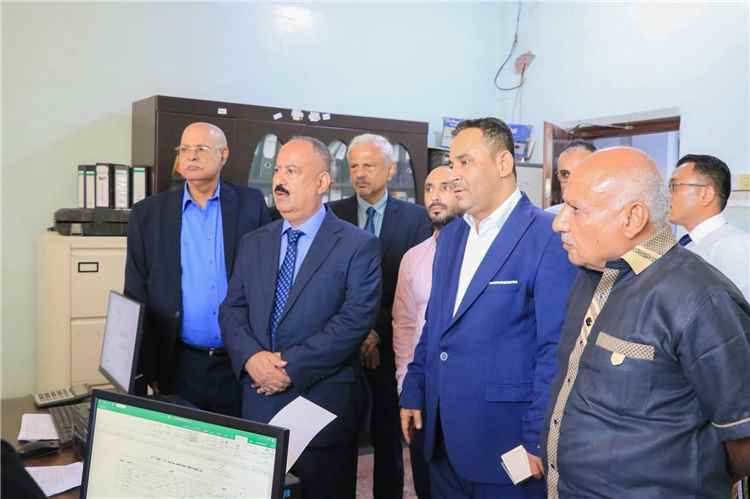 وزير النقل يتفقد مستوى الانضباط الوظيفي في هيئة النقل البري والمؤسسة المحلية للنقل البري وهيئة الطيران المدني والأرصاد