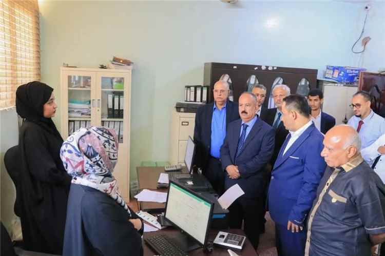 وزير النقل يتفقد مستوى الانضباط الوظيفي في هيئة النقل والمؤسسة المحلية للنقل البري وهيئة الطيران المدني