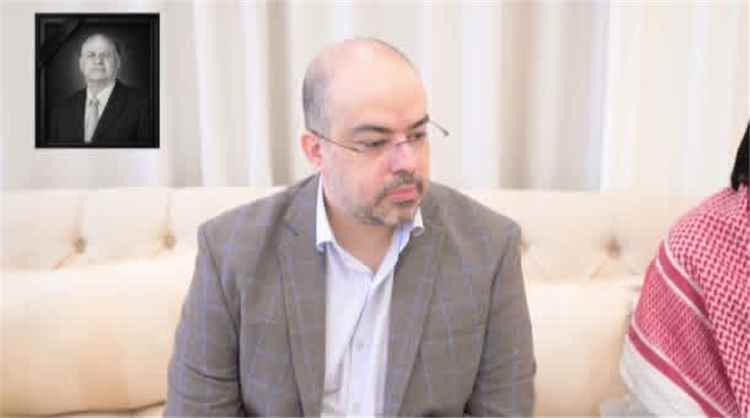 في أول ظهور علني.. ياسر هادي يستقبل المعزين بوفاة والده