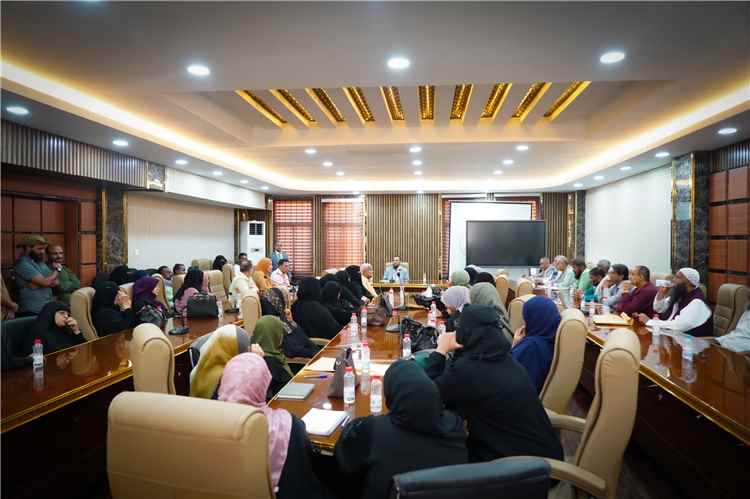 محافظ عدن يطلع على آخر الاستعدادات لانطلاق الاختبارات الوزارية