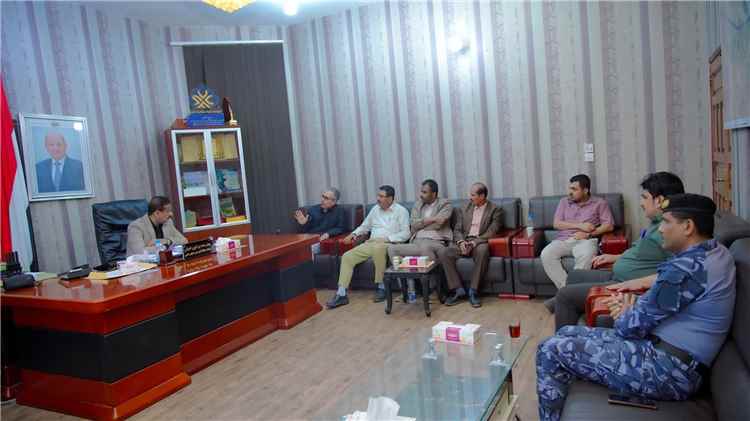 عوض بن الوزير يترأس اجتماعًا لمتابعة الخدمات والتنظيم العمراني بمدينة عتق