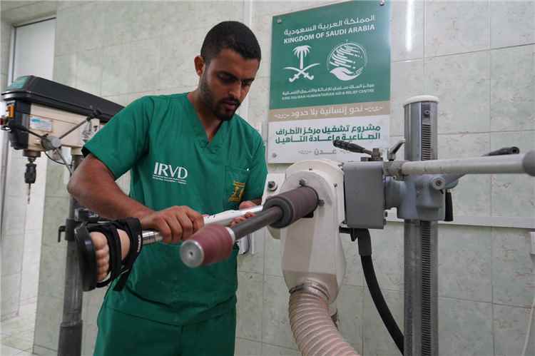بدعم من مركز الملك سلمان للإغاثة مركز الأطراف الصناعية في عدن يقدم خدماته الطبية لـ 450 مستفيدًا خلال شهر مايو الماضي