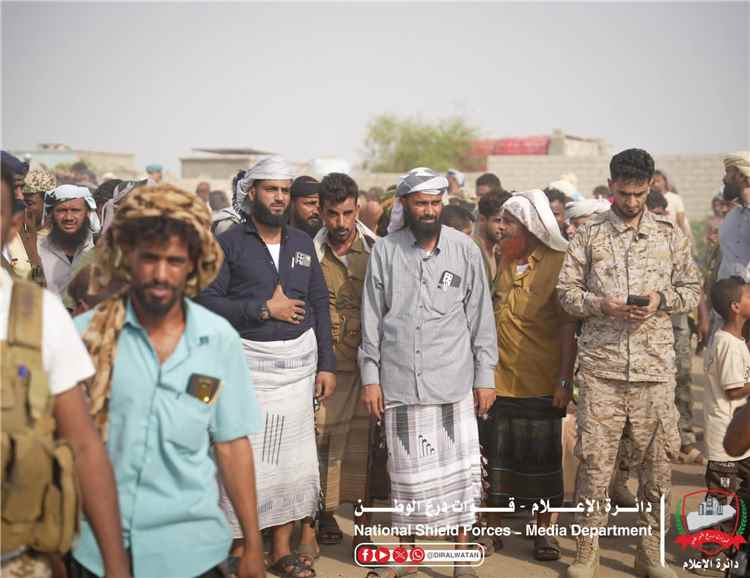 بتوجيهات القائد العام..وفد من قوات درع الوطن يشارك في تشييع ودفن الشهيد العميد/ يحيى وحيش