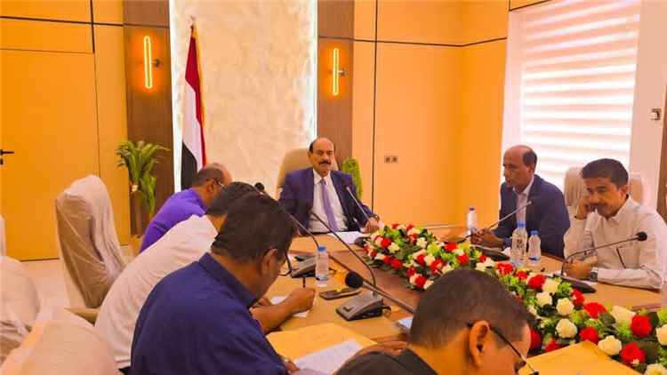 برئاسة الدغاري.. لجنة فتح المظاريف بشبوة تفتح مظاريف ثلاثة مشاريع تعليمية وخدمية