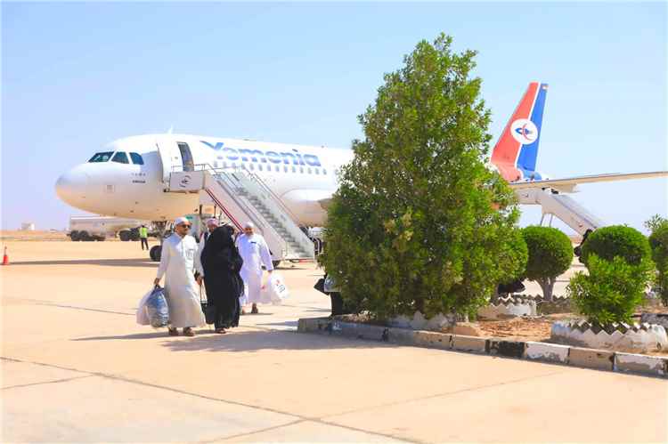 مطار الغيضة الدولي يستقبل حجاج بيت الله الحرام العائدين من الأراضي المقدسة