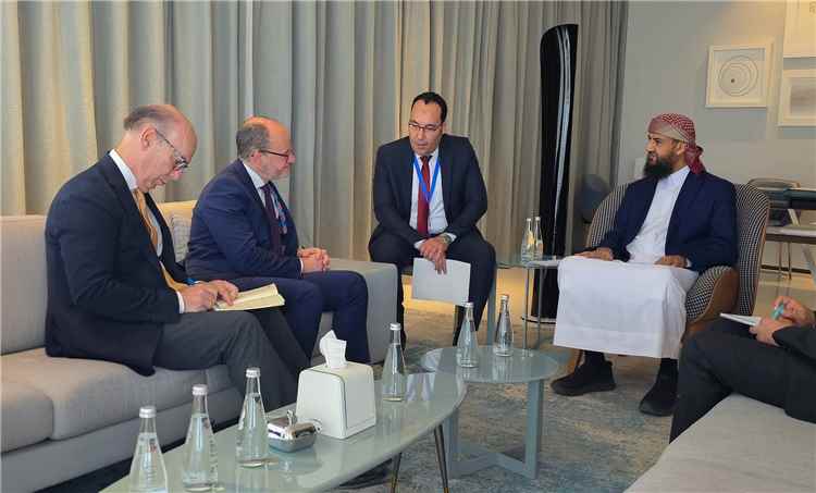 عضو مجلس القيادة المحرّمي يلتقي بوفد دبلوماسي إسباني رفيع المستوى