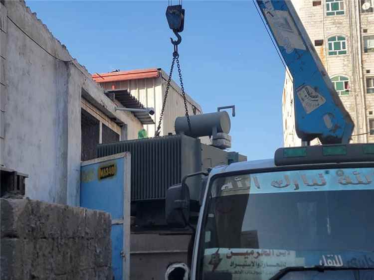 الجاوي يوجه بشراء محول كهرباء بصورة مستعجلة لحي الدكة في المعلا
