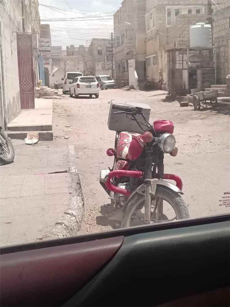 أمن الشحر ينجح في ضبط متهم بسرقة دراجة نارية واستعادتها بالتنسيق مع أمن غيل باوزير