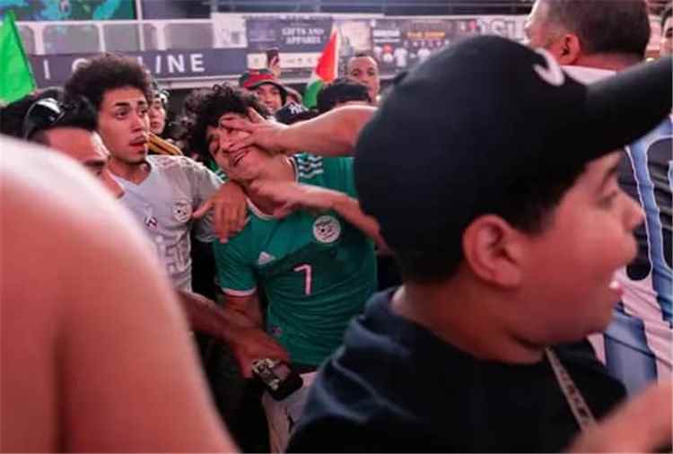 أحداث عنف واشتباكات بين جماهير الأرجنتين والجزائر في نيويورك على هامش كأس العالم
