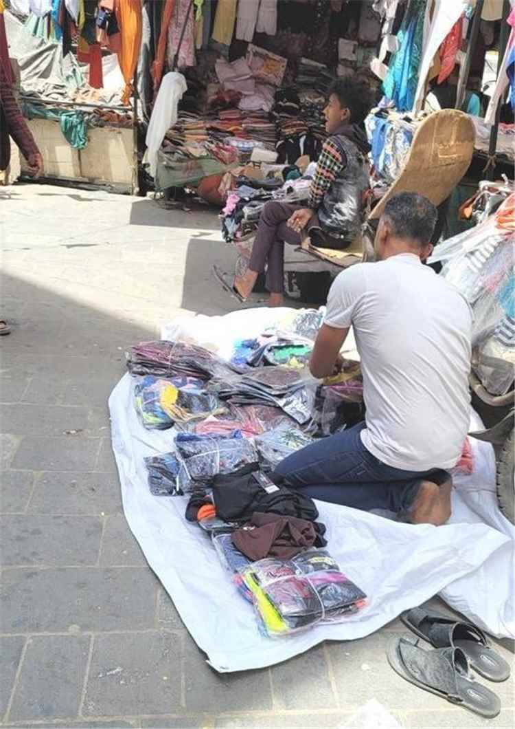 خريجو الجامعات اليمنية بمناطق الحوثيين في قبضة البطالة