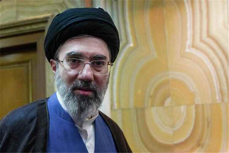 خامنئي: أذنتُ بالاتفاق مع واشنطن بعد تعهد بزشكيان بحماية "المقاومة"