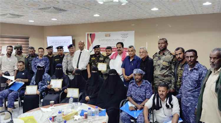باعامر يكرم المشاركين في الدورة التدريبية بعنوان,, الطب الشرعي في البحث الجنائي نحو تعزيز كفاءة التحقيق الجنائي ,,  بالمكلا