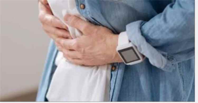 عادات صباحية غير متوقعة تفاقم مشكلة الإمساك