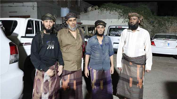تحرير 4 من منتسبي القوات المسلحة الجنوبية من قبضة العناصر الإرهابية في أبين