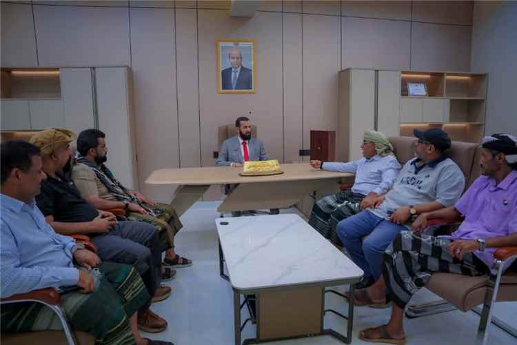 محافظ أبين يلتقي الشيخ نائف بن جرهوم ويشيد بجهوده ومبادراته المجتمعية الفاعلة