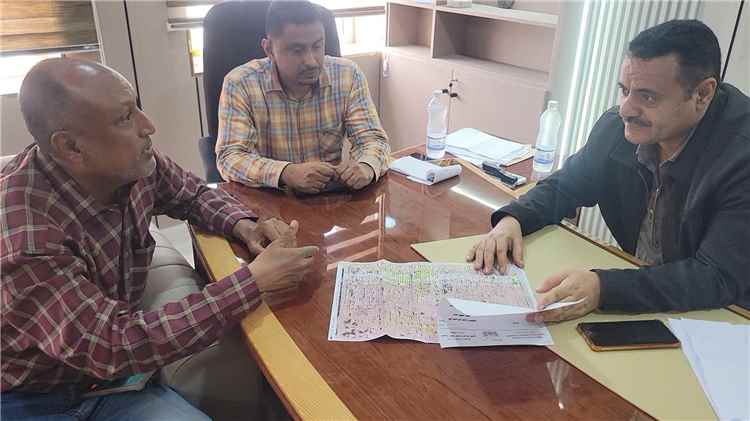 الداؤودي: حريصون على معالجة مشكلة طفح مياه الصرف الصحي في كورنيش كود النمر بالبريقة