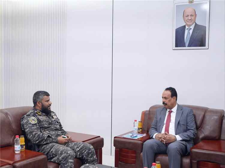 وزير الأشغال يلتقي مدير عام حراسة المنشآت لمناقشة التعاون الأمني والهندسي