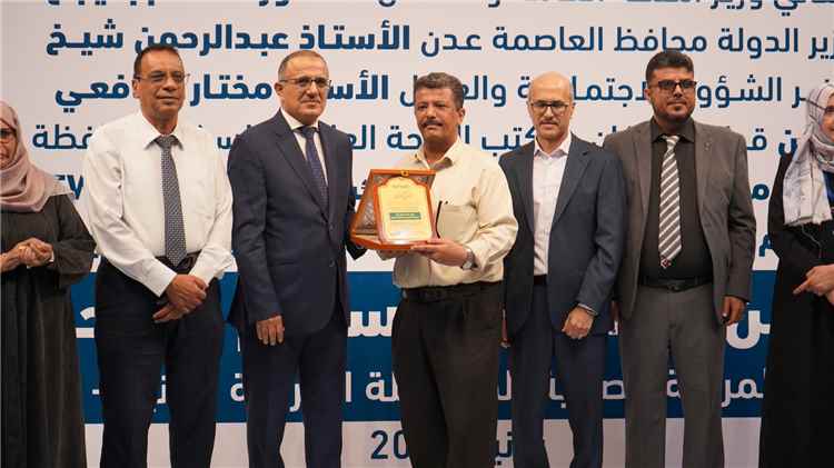 مكتب صحة التواهي يتسلم درع تكريم من مؤسسة يمان تقديراً لجهوده في تعزيز الخدمات الصحية