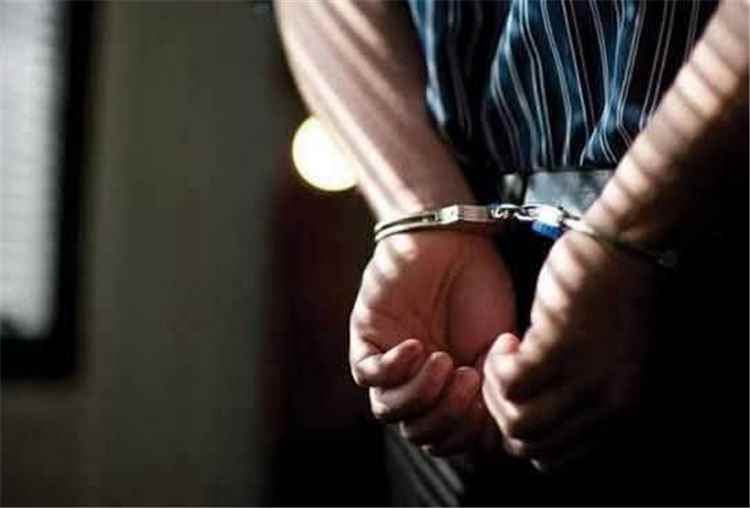 شرطة التواهي تضبط متهماً بالشروع في قتل بائع قات بعد طعنه بسكين