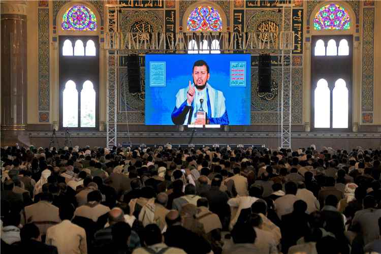 قيود حوثية تحرم اليمنيين أجواء كأس العالم
