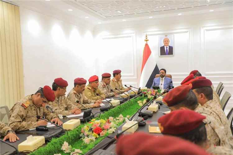 عضو مجلس القيادة العرادة يستقبل وزير الدفاع ويترأس اجتماعاً موسعاً لقيادة الوزارة والقوات المسلحة