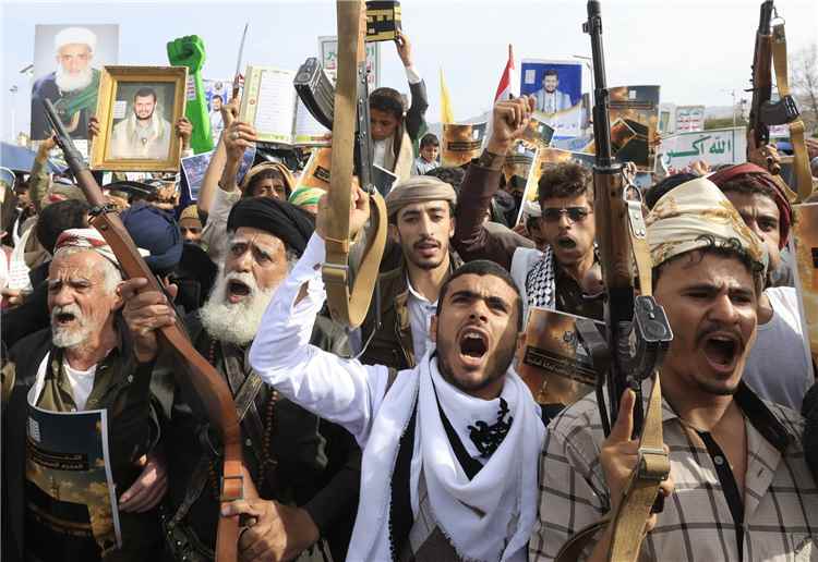 الحوثيون يستنسخون «الباسيج الإيراني» ويهددون بالعودة للحرب