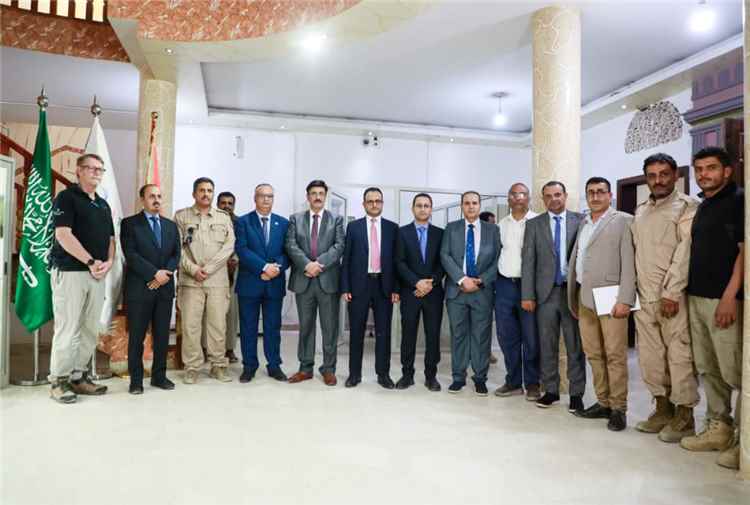 مأرب ... وزير الإعلام يطّلع على إنجازات «مسام» ويجدد دعم الحكومة لجهود نزع الألغام