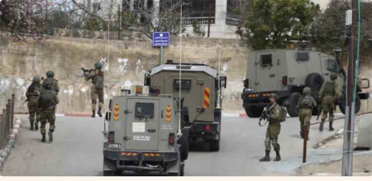 الاحتلال الإسرائيلي يعتقل 10 فلسطينيين بينهم طفل في الضفة الغربية