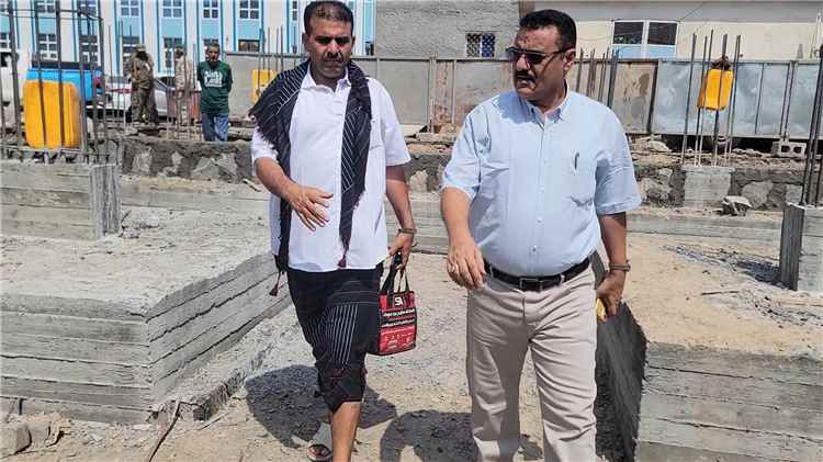 مدير عام المنصورة يتفقد مشروع استكمال بناء مكاتب السلطة المحلية بالمديرية