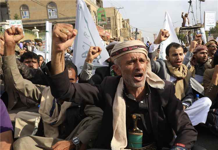 تقرير حقوقي يوثّق 700 انتهاك حوثي في صنعاء خلال 2025