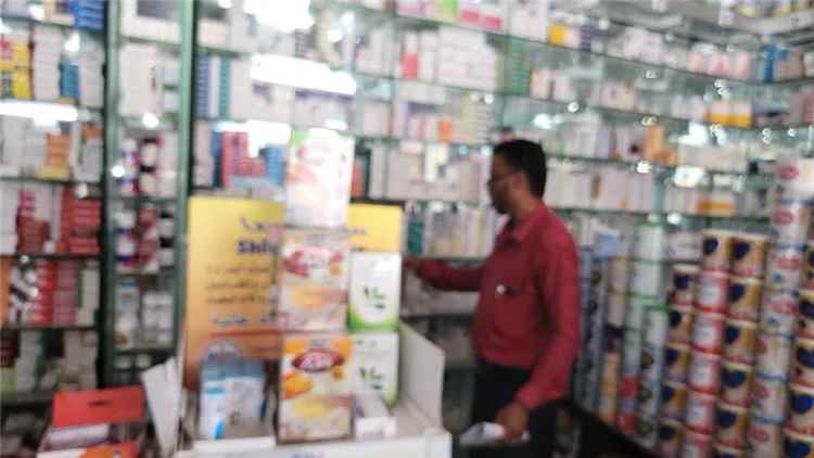حملة رقابية مشتركة للصناعة والتجارة والصحة بشبوة تواصل تفتيش الصيدليات في مستشفيات عتق