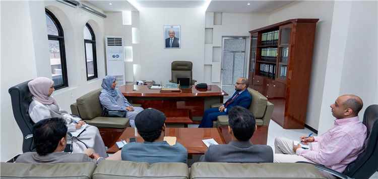 وزير الاتصالات يناقش مع الجهاز المركزي للإحصاء آلية إنشاء قاعدة بيانات وطنية وتعزيز أمن المعلومات