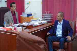 المحافظ بن الوزير يطّلع على أوضاع قطاع الاتصالات ويؤكد أهمية تطوير البنية التحتية الرقمية بالمحافظة