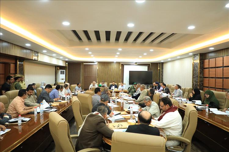 المحافظ عبدالرحمن شيخ يترأس اجتماع تنفيذية عدن لمناقشة ملفات الخدمات والأمن