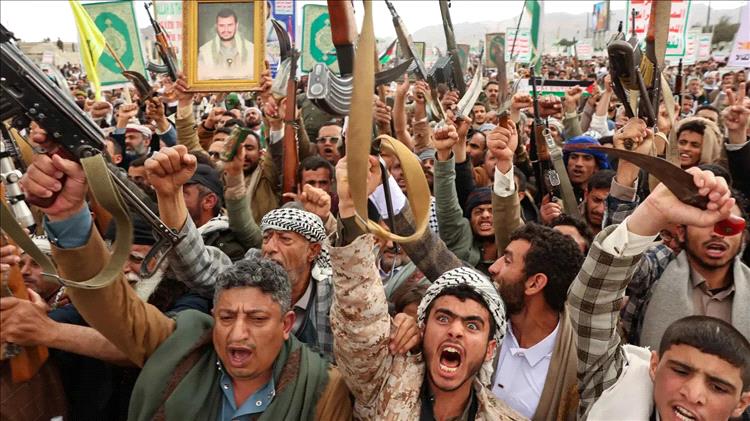 بين التضامن والصمت العملياتي… "ترقب حذر" للحوثيين بعد ضرب إيران