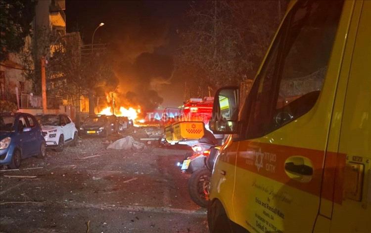 عاجل | صواريخ الحرس الثوري تضرب "غوش دان" وتخلف دماراً واسعاً في قلب إسرائيل