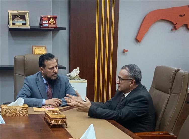 المحافظ شيخ يقدم دعما للمتعاقدين والأنشطة الطلابية وجامعة عدن تثمن جهود ودعم قيادة السلطة المحلية