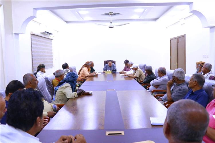 اللواء مطهر الشعيبي يترأس اجتماعا أمنيا موسعا لقيادة البحث الجنائي بعدن